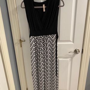 Deep V neck maxi dress size M